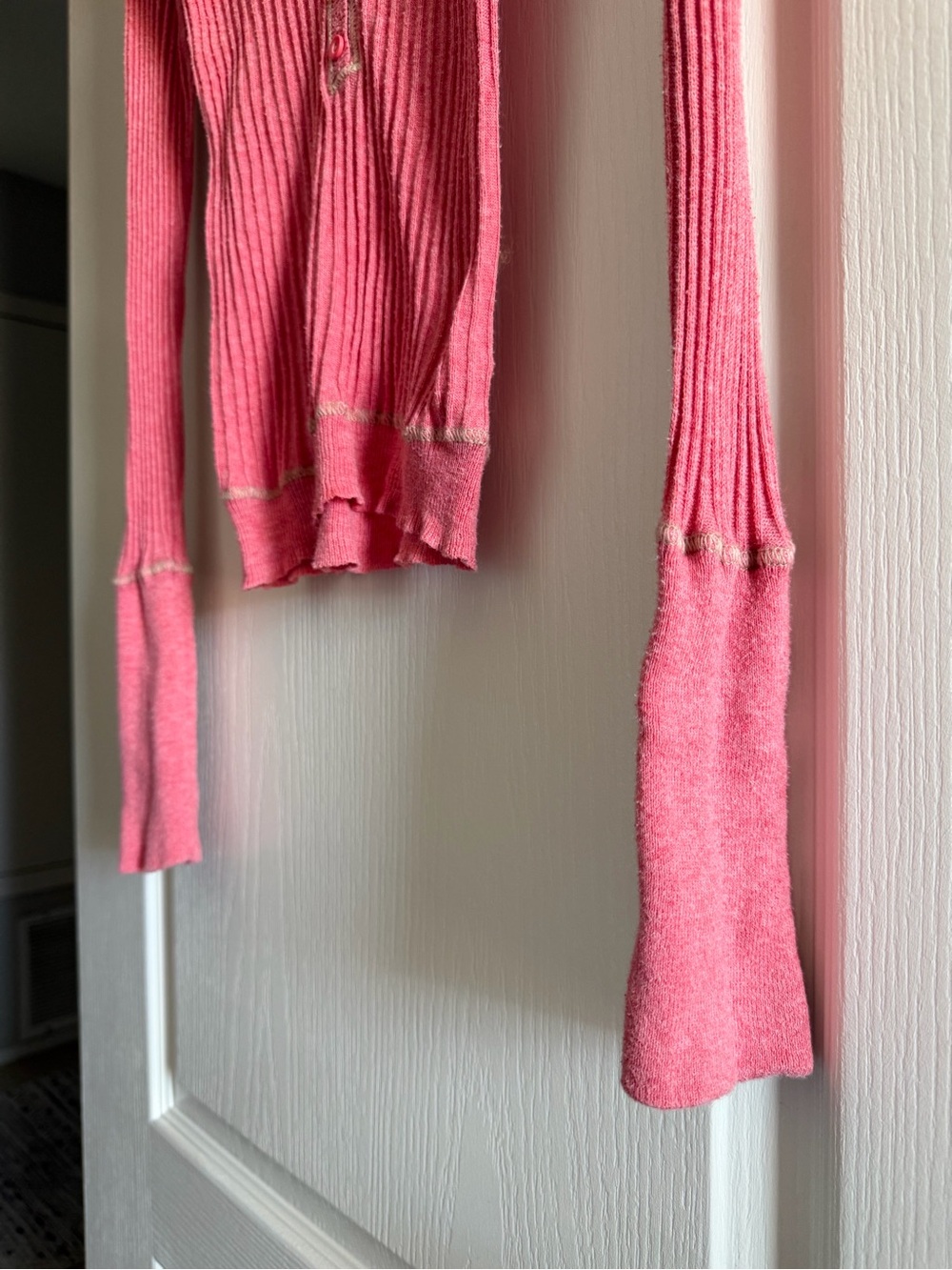 Hollister Pink Ribbed V-Neck Henley Sweater - Picture 3 of 9
